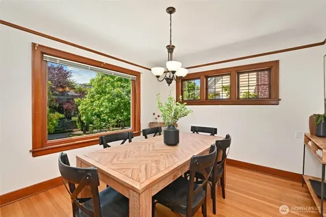 2562 6th Avenue W Seattle WA 98119
