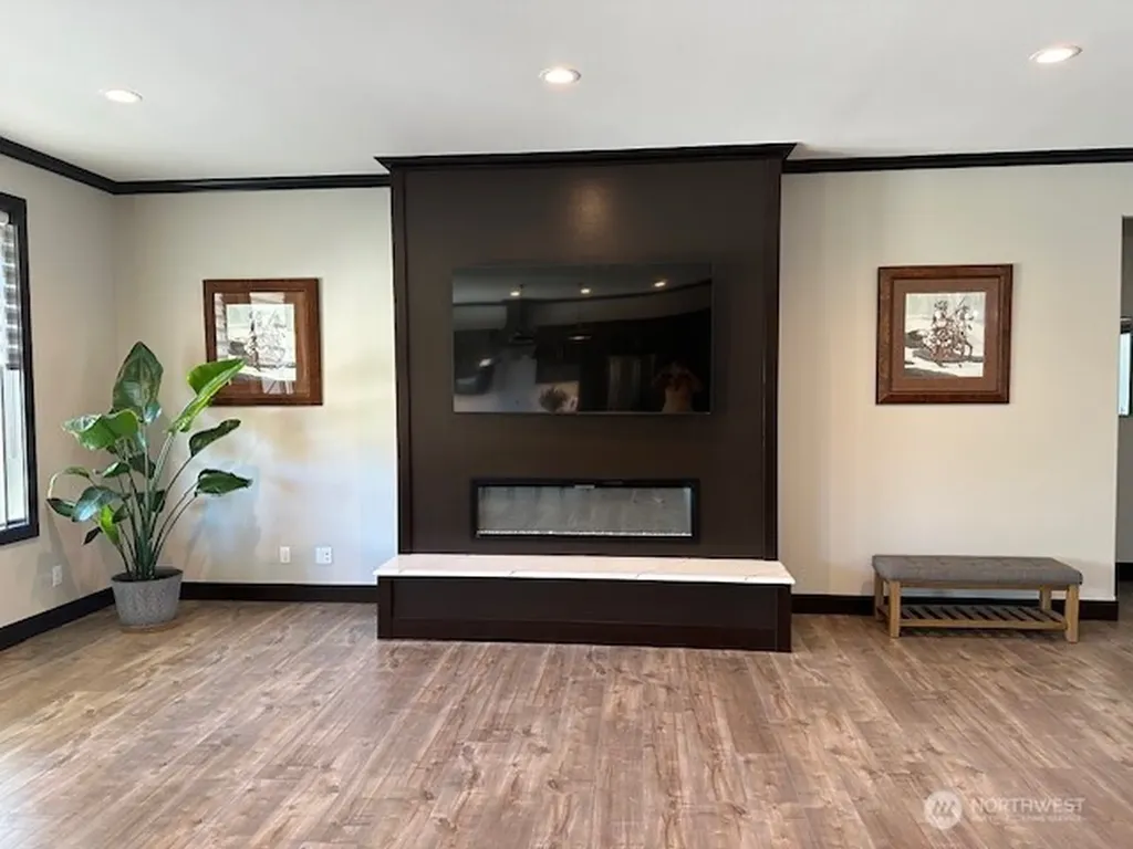 949 N Newport Loop East Wenatchee WA 98802