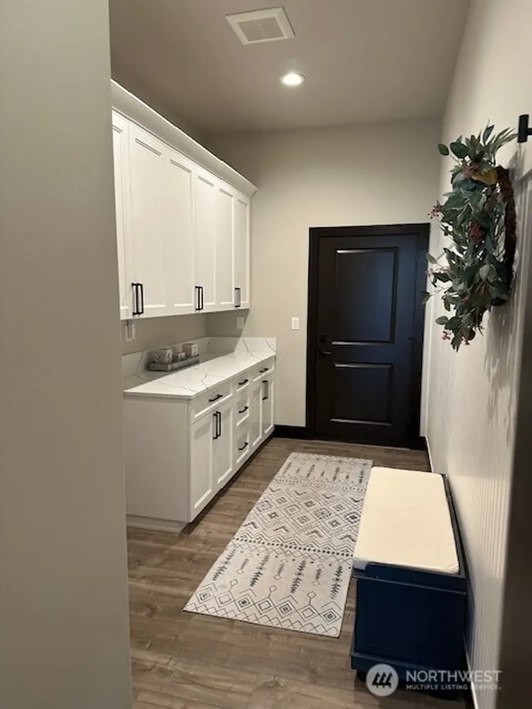 949 N Newport Loop East Wenatchee WA 98802