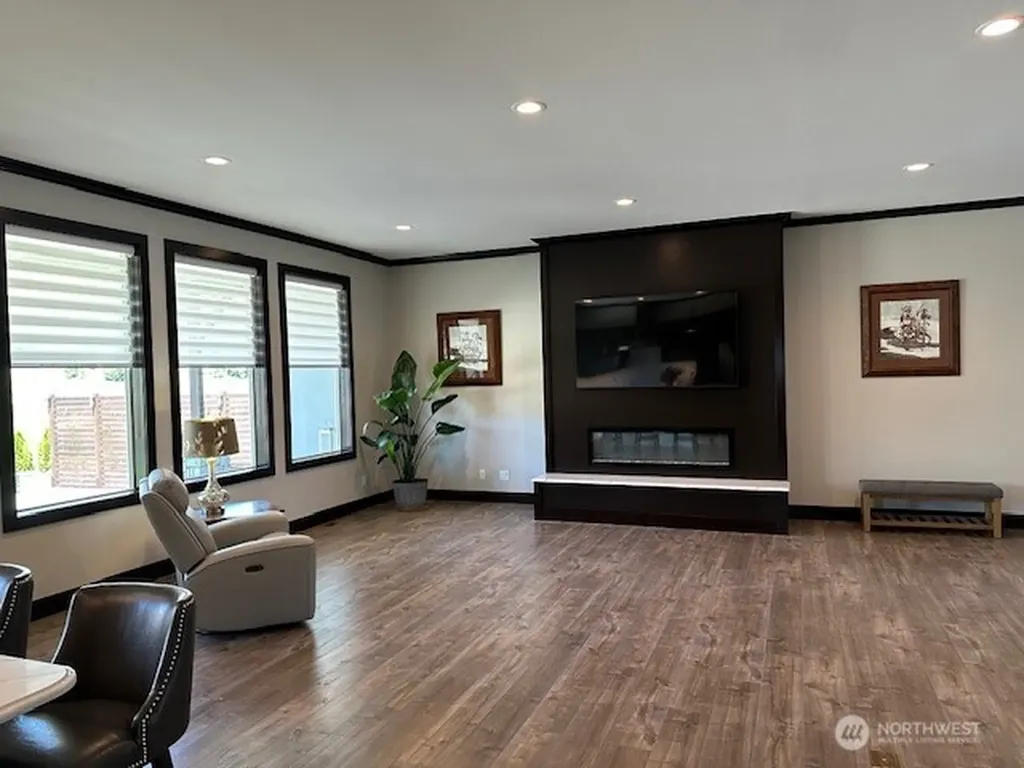 949 N Newport Loop East Wenatchee WA 98802