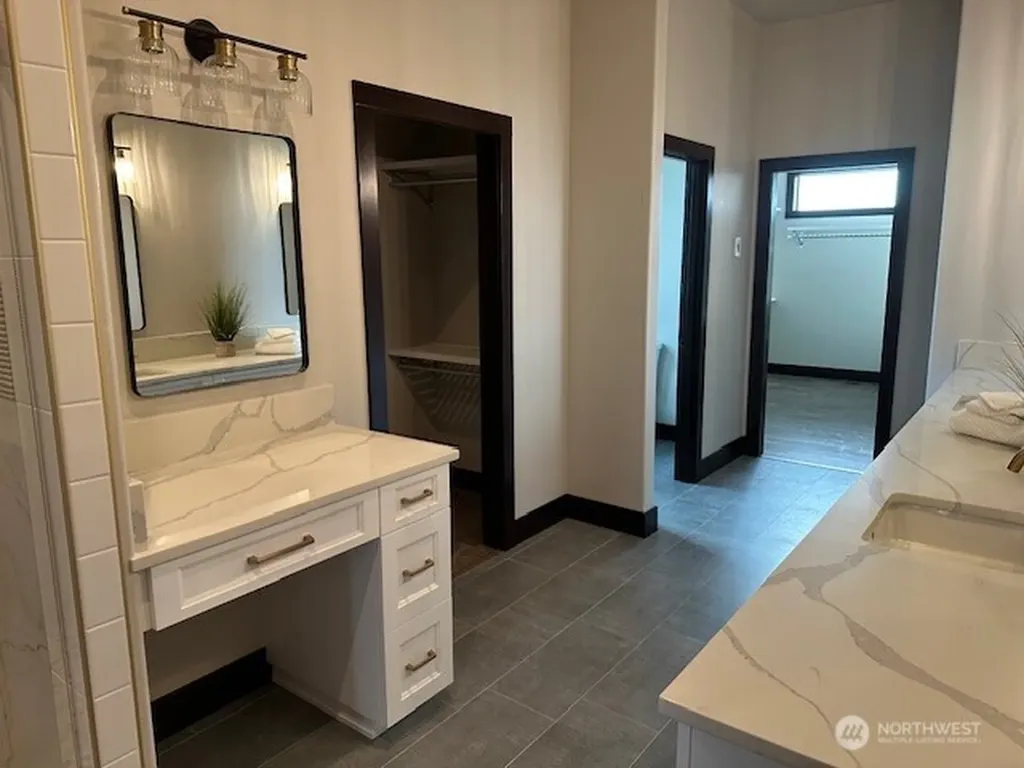 949 N Newport Loop East Wenatchee WA 98802
