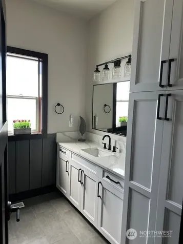 949 N Newport Loop East Wenatchee WA 98802