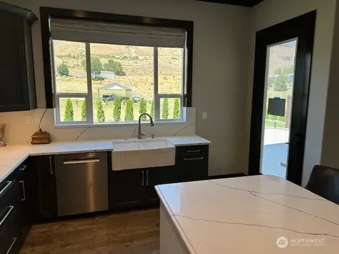 949 N Newport Loop East Wenatchee WA 98802