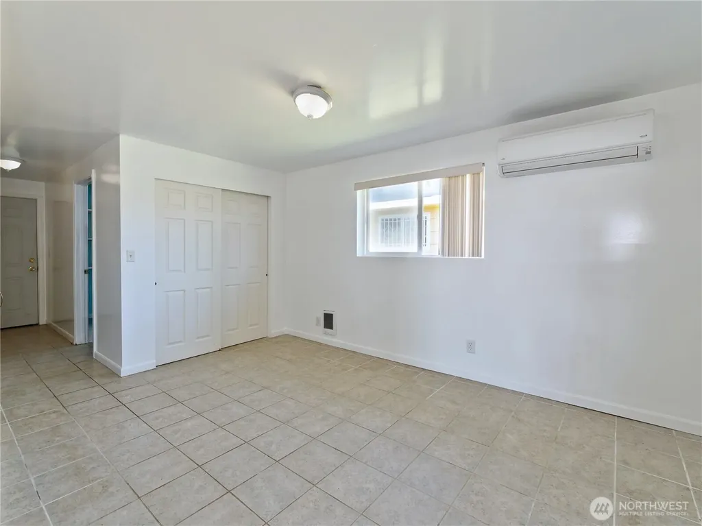 6811 27th Avenue S Seattle WA 98108