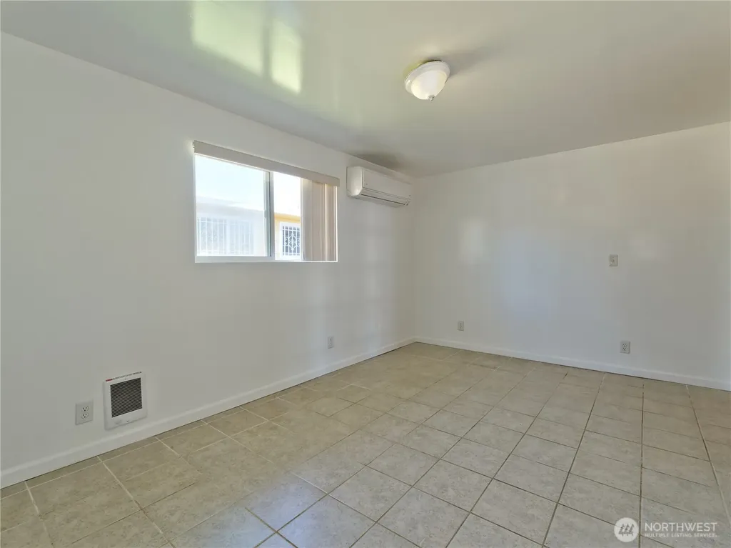 6811 27th Avenue S Seattle WA 98108