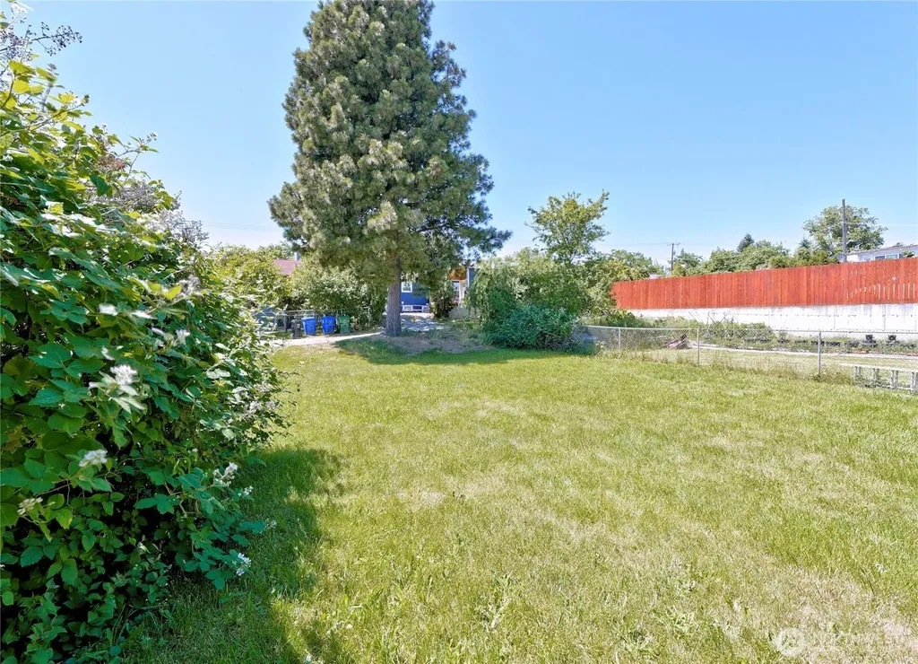 6811 27th Avenue S Seattle WA 98108