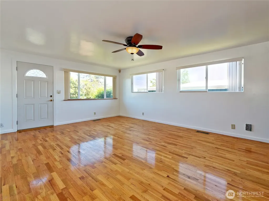 6811 27th Avenue S Seattle WA 98108