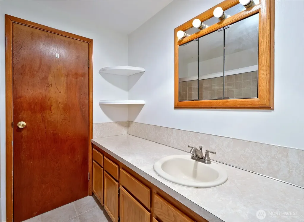 6811 27th Avenue S Seattle WA 98108