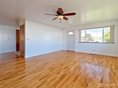 6811 27th Avenue S Seattle WA 98108