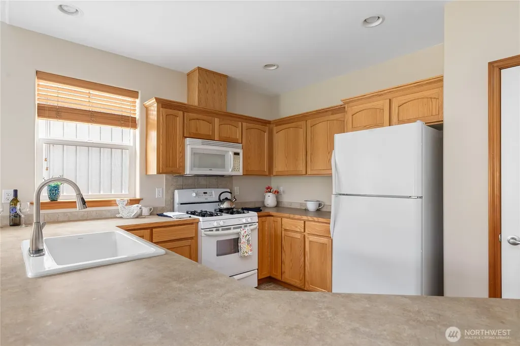 2358 SW Winchester Street Oak Harbor WA 98277