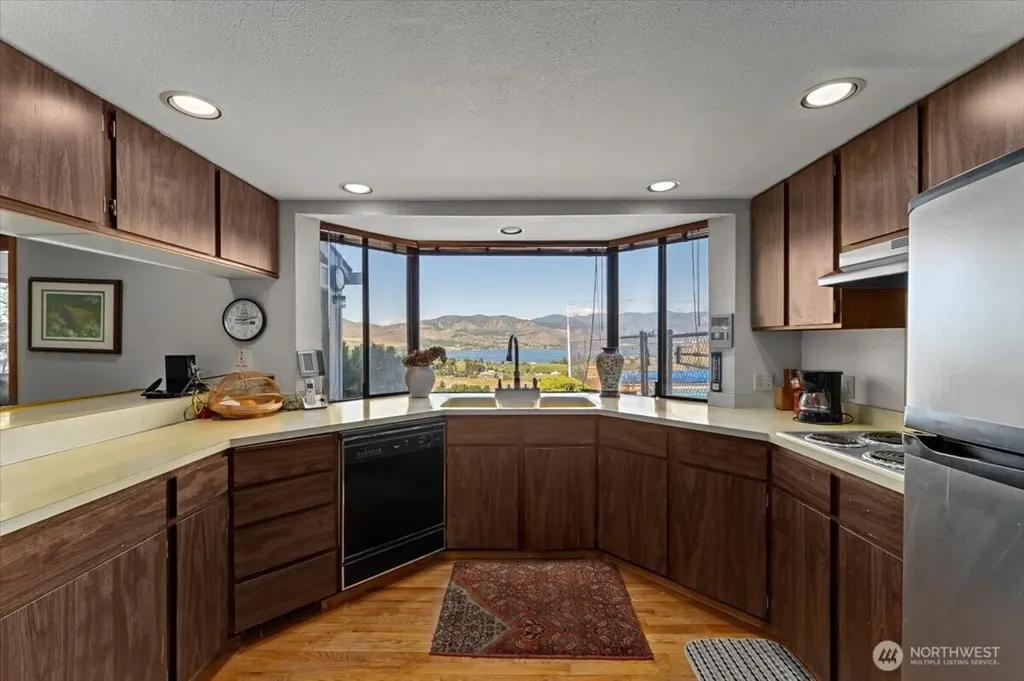 717 Golf Course Drive Chelan WA 98816