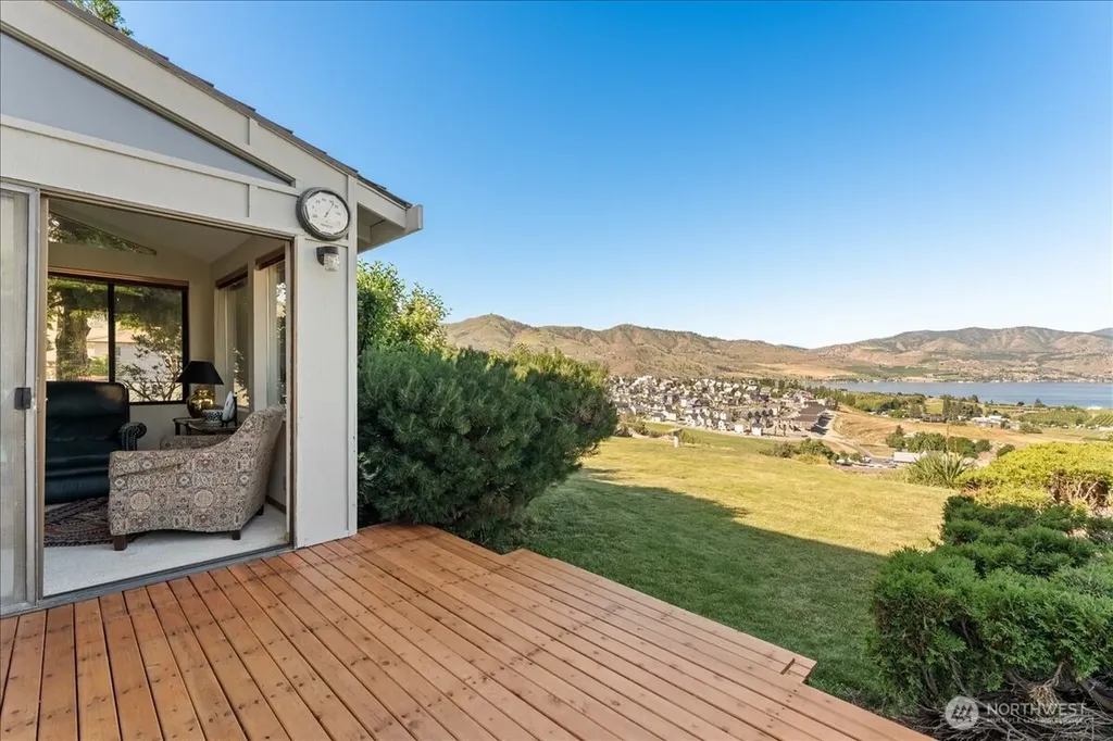 717 Golf Course Drive Chelan WA 98816