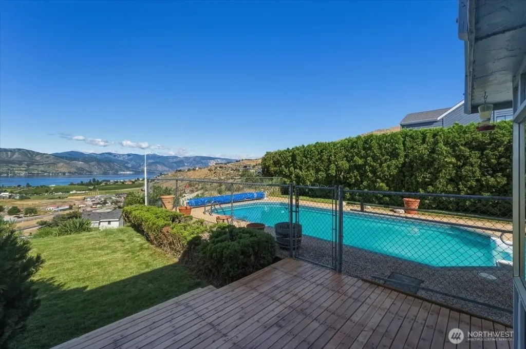 717 Golf Course Drive Chelan WA 98816