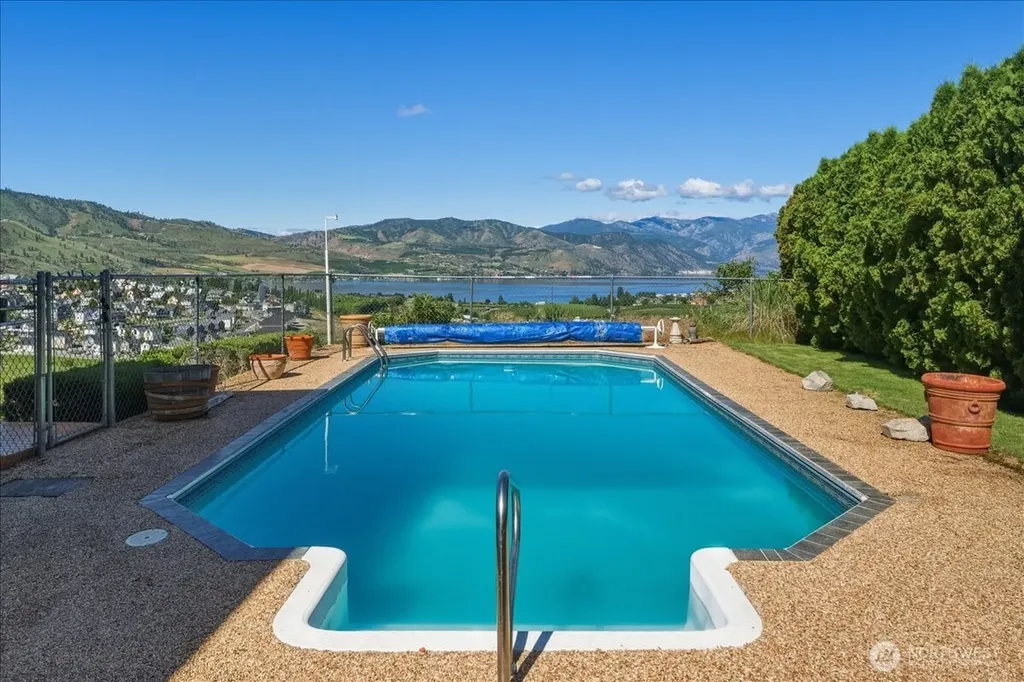 717 Golf Course Drive Chelan WA 98816