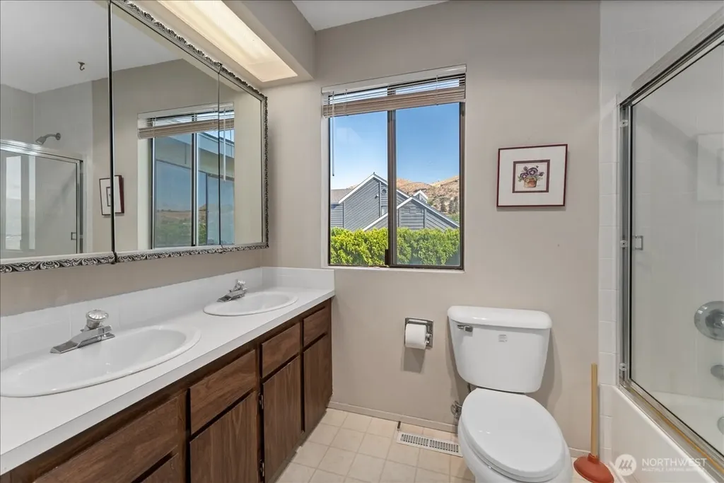 717 Golf Course Drive Chelan WA 98816