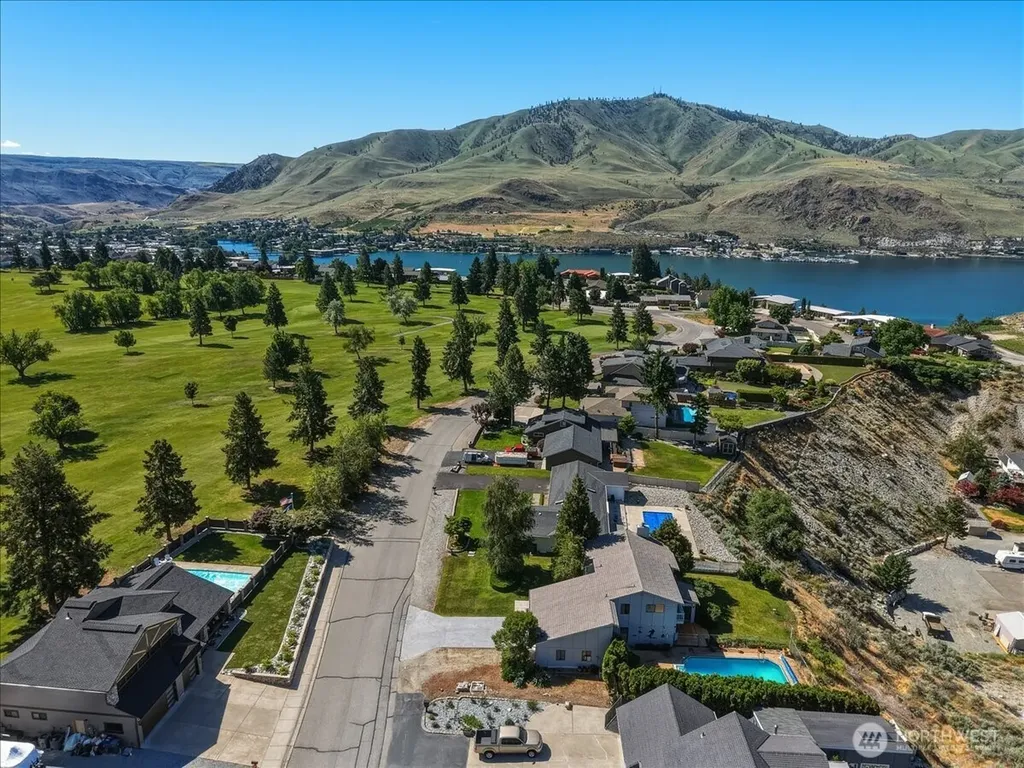 717 Golf Course Drive Chelan WA 98816