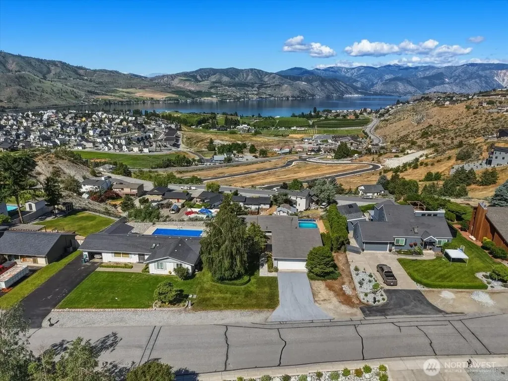 717 Golf Course Drive Chelan WA 98816