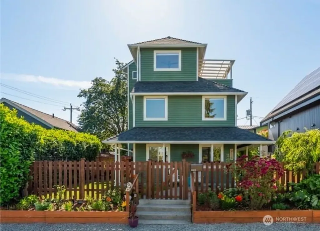 5653 34th Avenue SW Seattle WA 98126
