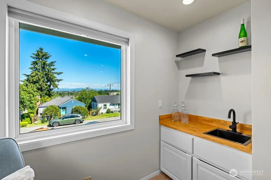 5653 34th Avenue SW Seattle WA 98126