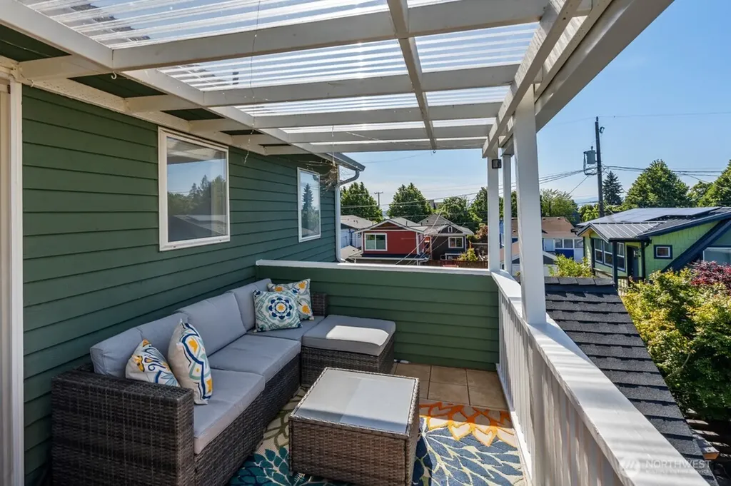 5653 34th Avenue SW Seattle WA 98126