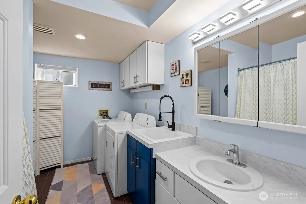 5653 34th Avenue SW Seattle WA 98126