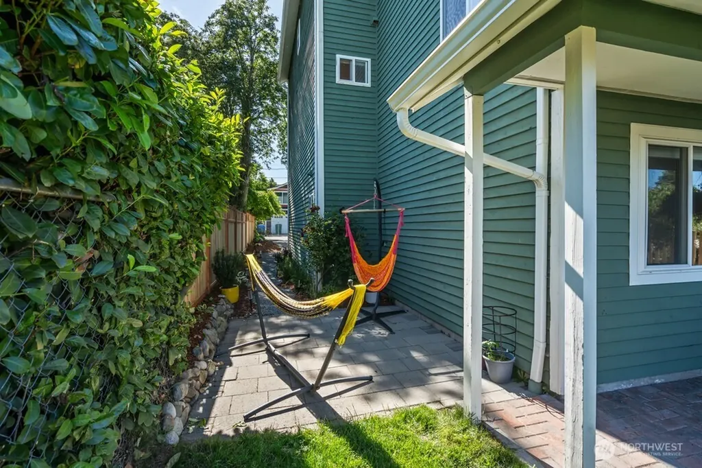 5653 34th Avenue SW Seattle WA 98126