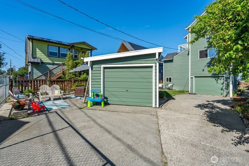5653 34th Avenue SW Seattle WA 98126