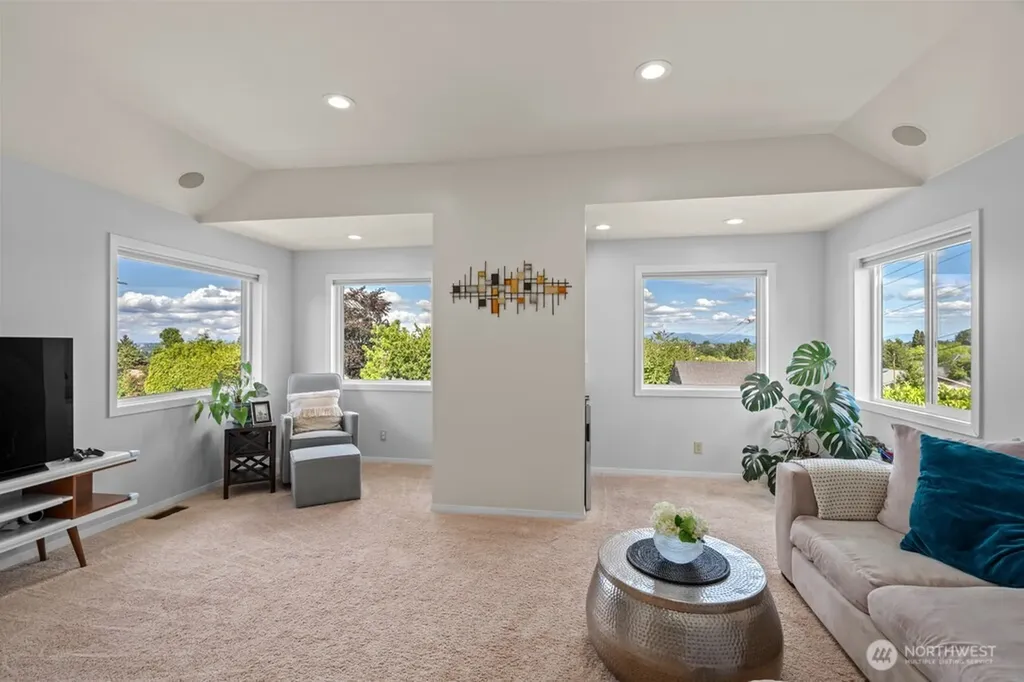 5653 34th Avenue SW Seattle WA 98126