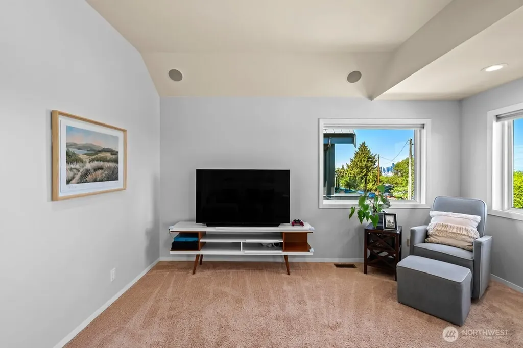 5653 34th Avenue SW Seattle WA 98126