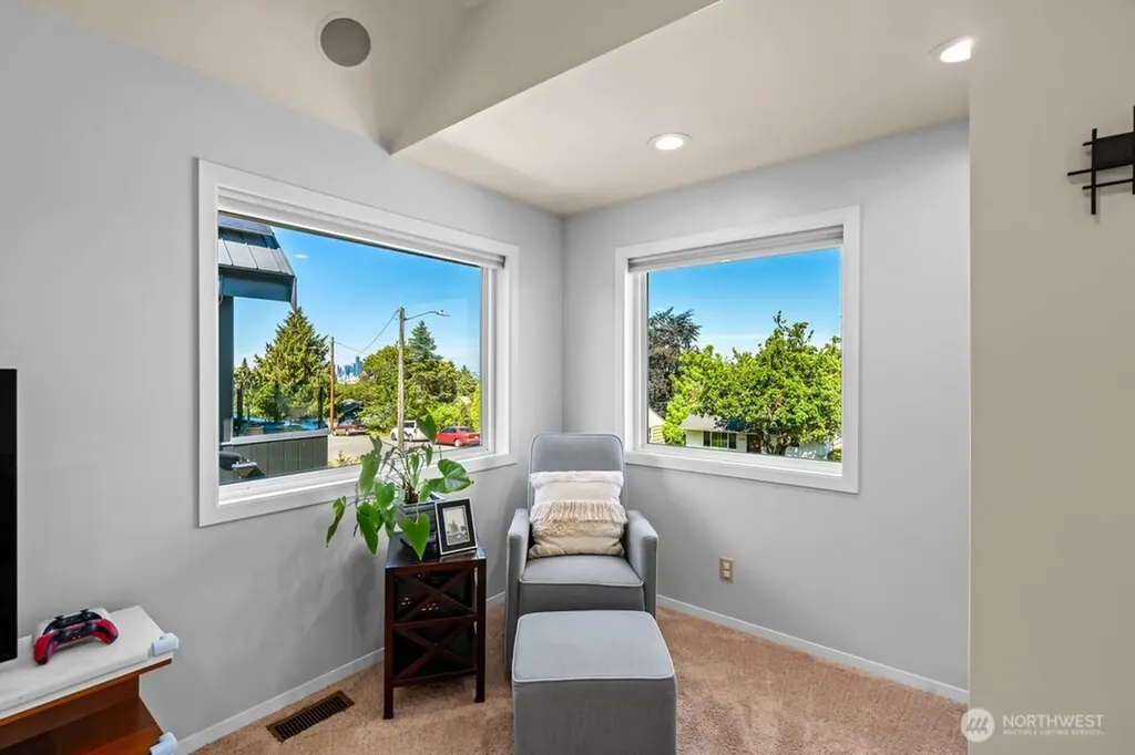 5653 34th Avenue SW Seattle WA 98126
