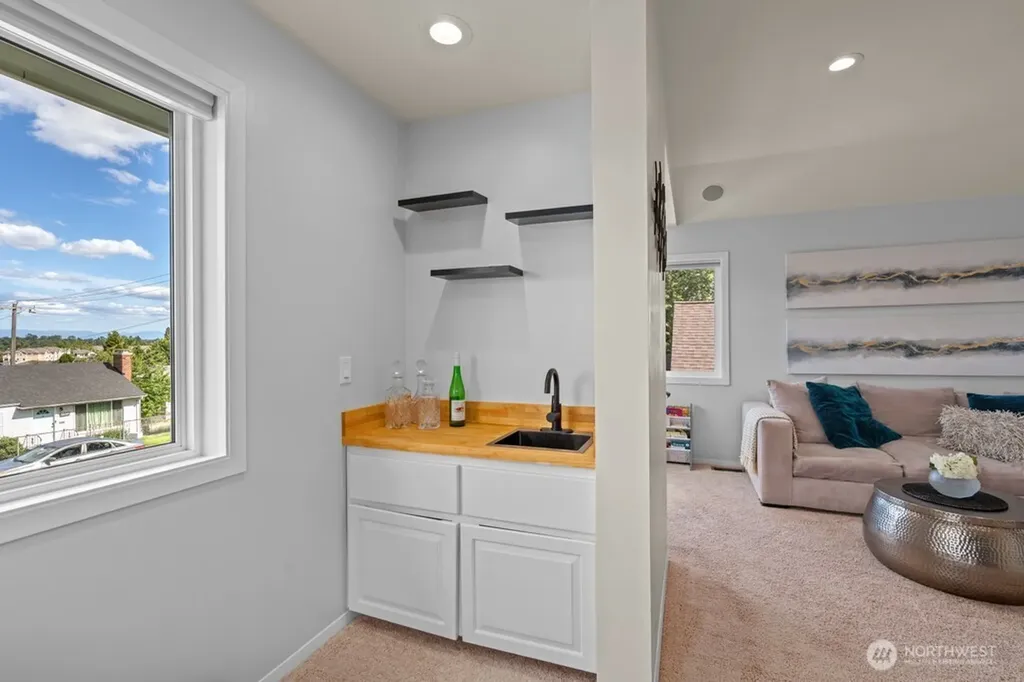5653 34th Avenue SW Seattle WA 98126