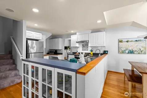 5653 34th Avenue SW Seattle WA 98126