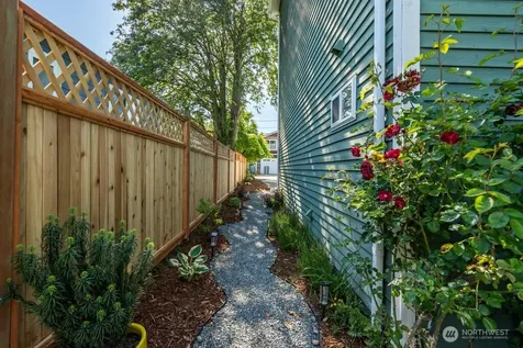 5653 34th Avenue SW Seattle WA 98126
