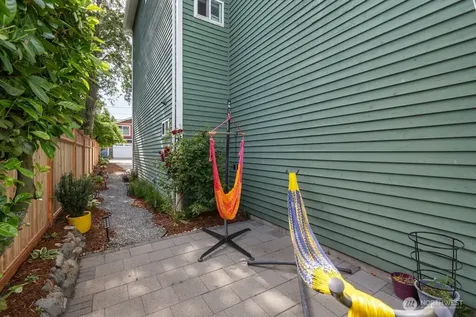 5653 34th Avenue SW Seattle WA 98126