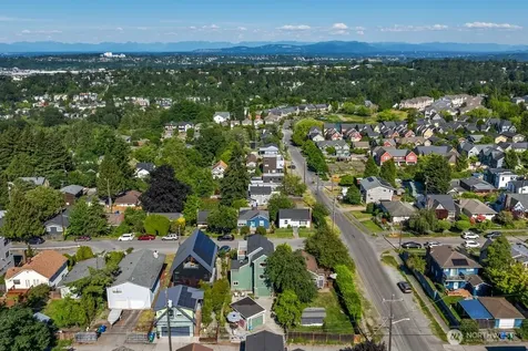 5653 34th Avenue SW Seattle WA 98126