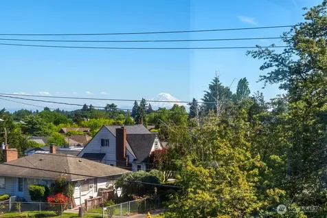 5653 34th Avenue SW Seattle WA 98126