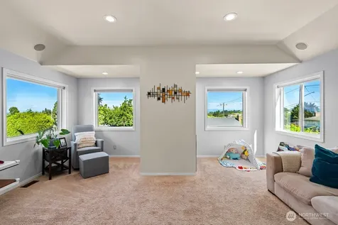 5653 34th Avenue SW Seattle WA 98126