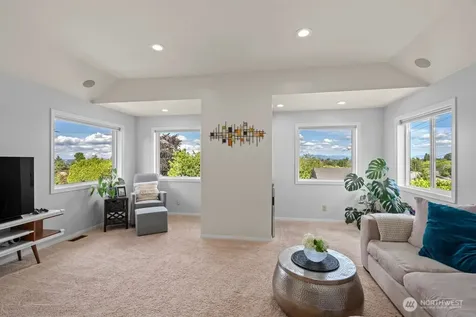 5653 34th Avenue SW Seattle WA 98126