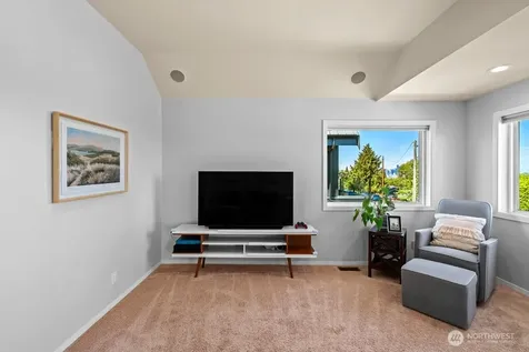 5653 34th Avenue SW Seattle WA 98126