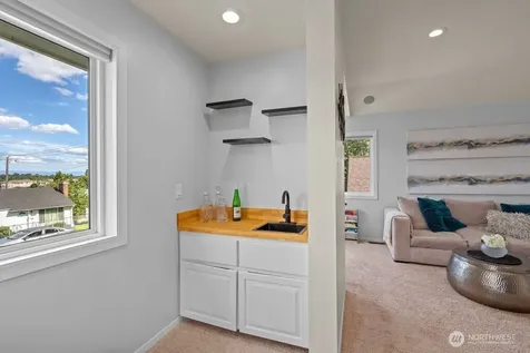 5653 34th Avenue SW Seattle WA 98126