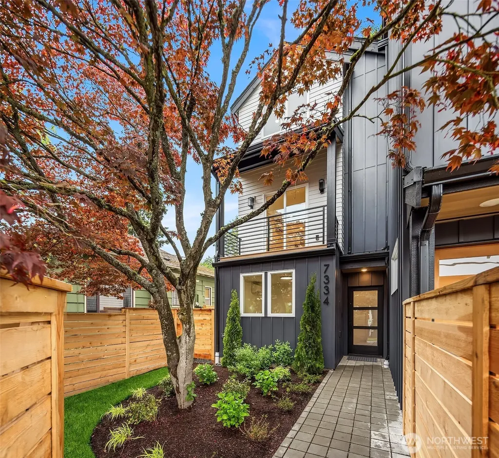 7334 25th Avenue NW Seattle WA 98117