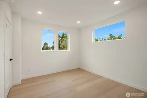 7334 25th Avenue NW Seattle WA 98117