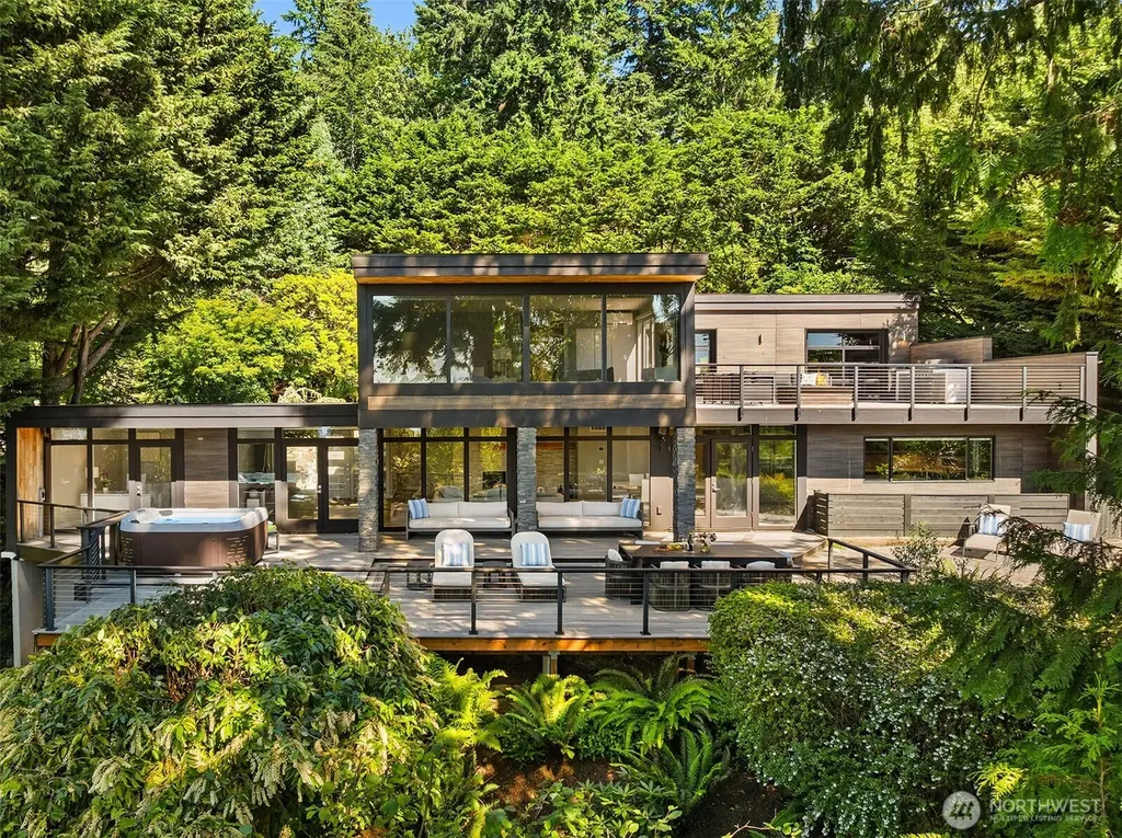 899 NW Elford Drive Seattle WA 98177
