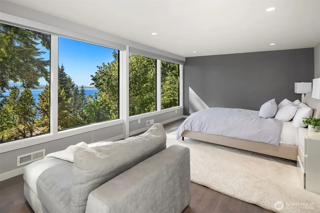 899 NW Elford Drive Seattle WA 98177