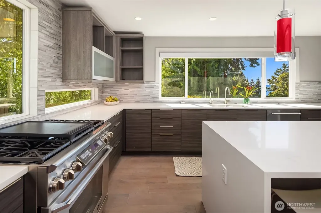 899 NW Elford Drive Seattle WA 98177