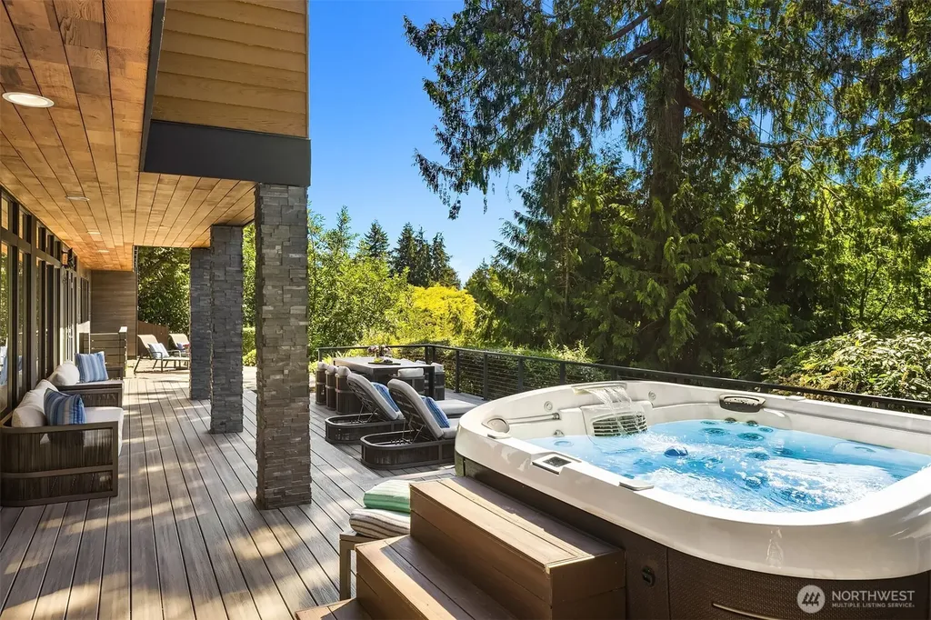 899 NW Elford Drive Seattle WA 98177
