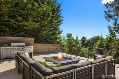 899 NW Elford Drive Seattle WA 98177