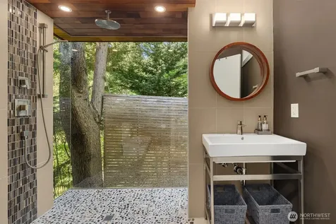 899 NW Elford Drive Seattle WA 98177