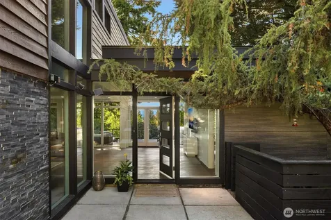899 NW Elford Drive Seattle WA 98177
