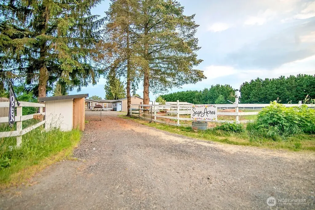 11845 School Land Road SW Rochester WA 98579